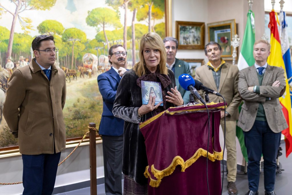 Autoridades y representantes en la presentación del nuevo disco