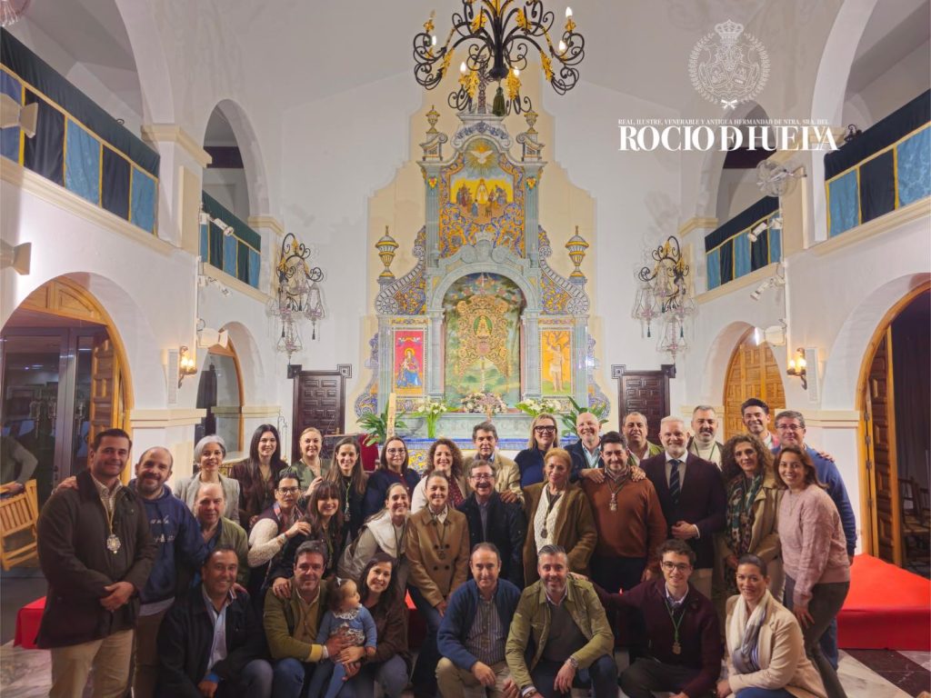 Coro de la Hermandad del Rocío de Huelva durante el Rosario