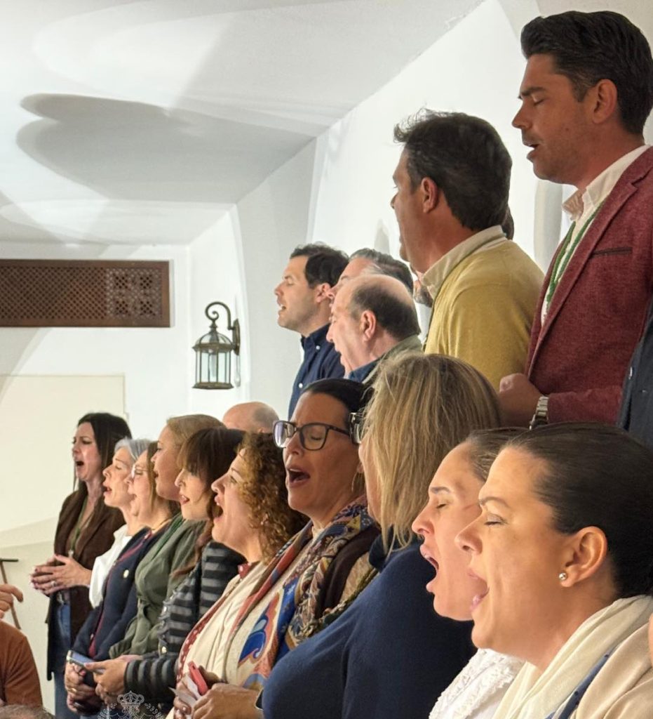 Coro de la Hermandad del Rocío de Huelva durante el Rosario